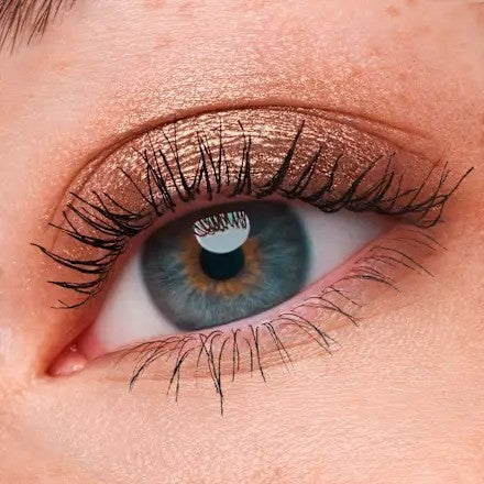 Catrice Metallic Spark 020 – regard scintillant brun sur peau méditerranéenne